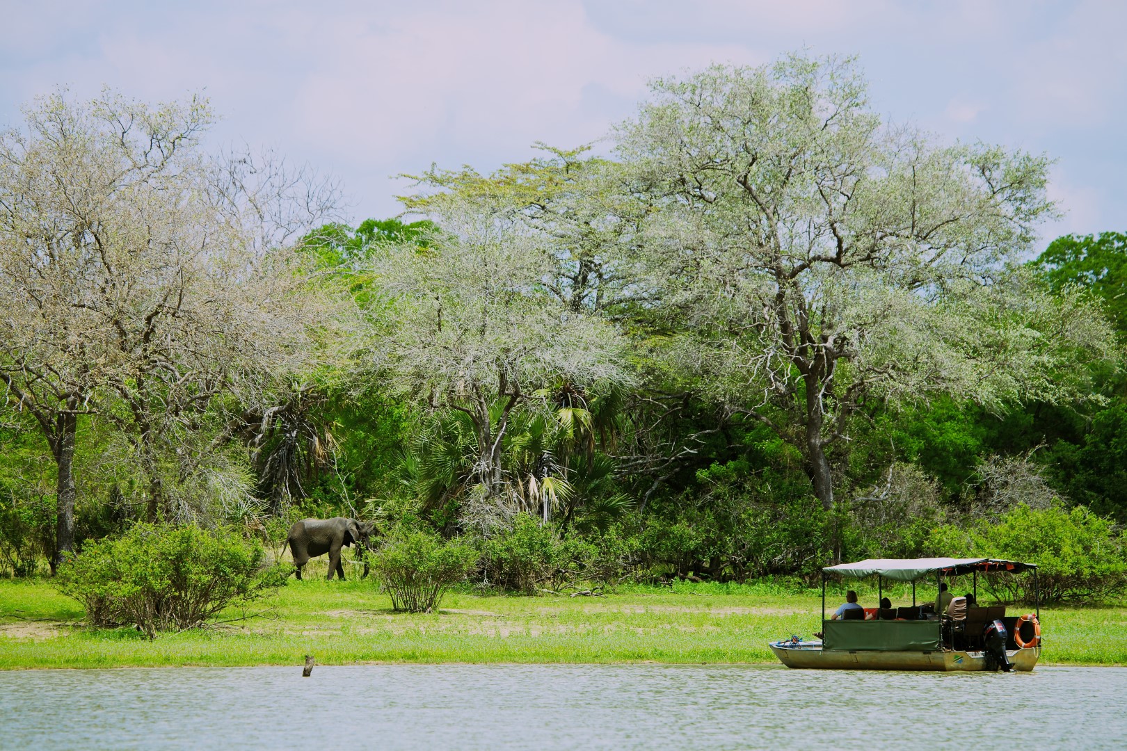 wp-content/uploads/itineraries/Southern Tanzania/rufiji-river-camp-boat (3) (Large).jpg